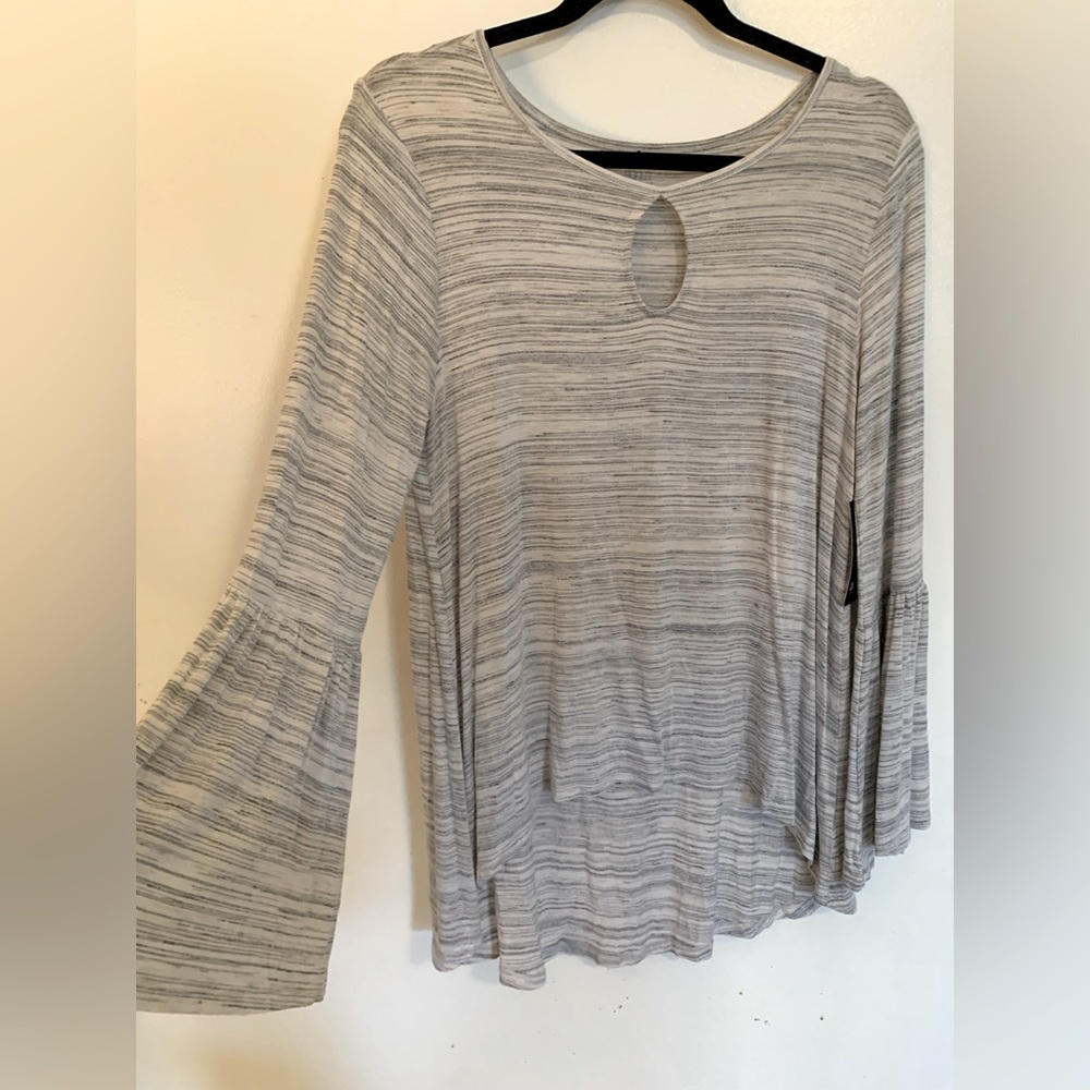 Woman’s Grey Heather Hi-Low Top by Ana w/ Bell Sleeves Medium